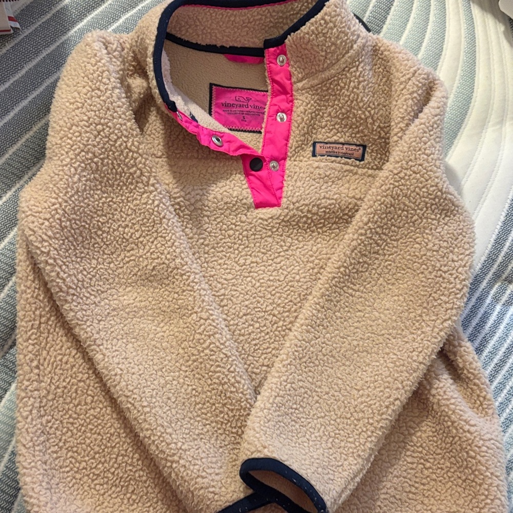 Vineyard Vines Beige Fleece with Pink Trim